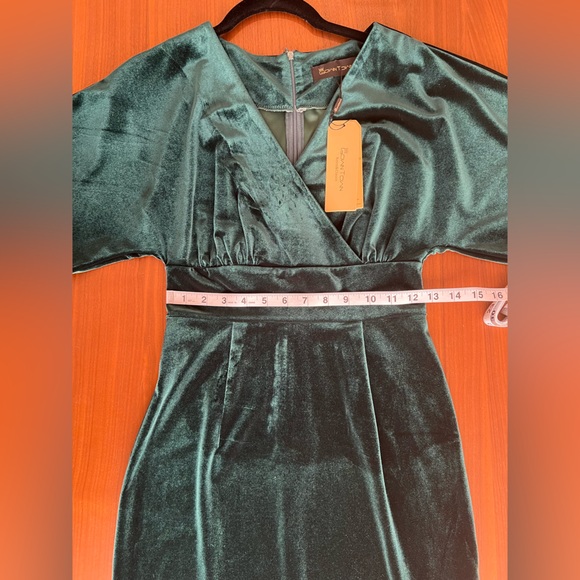 GownTown 1950’s style Emerald Green Velvet dress - Picture 5 of 5